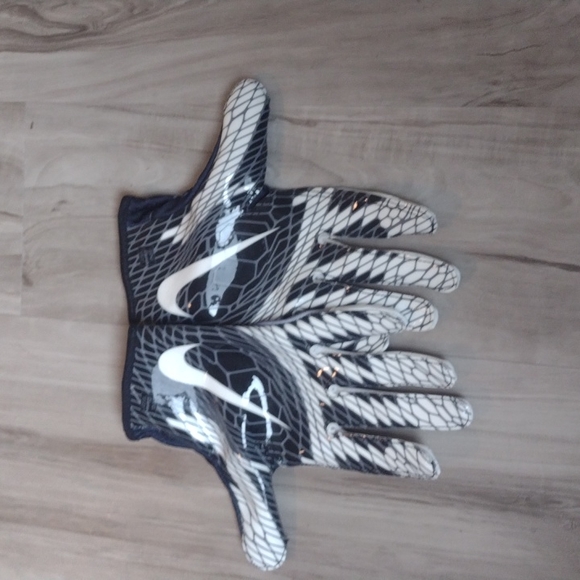 Nike football glove nwot - Picture 2 of 4